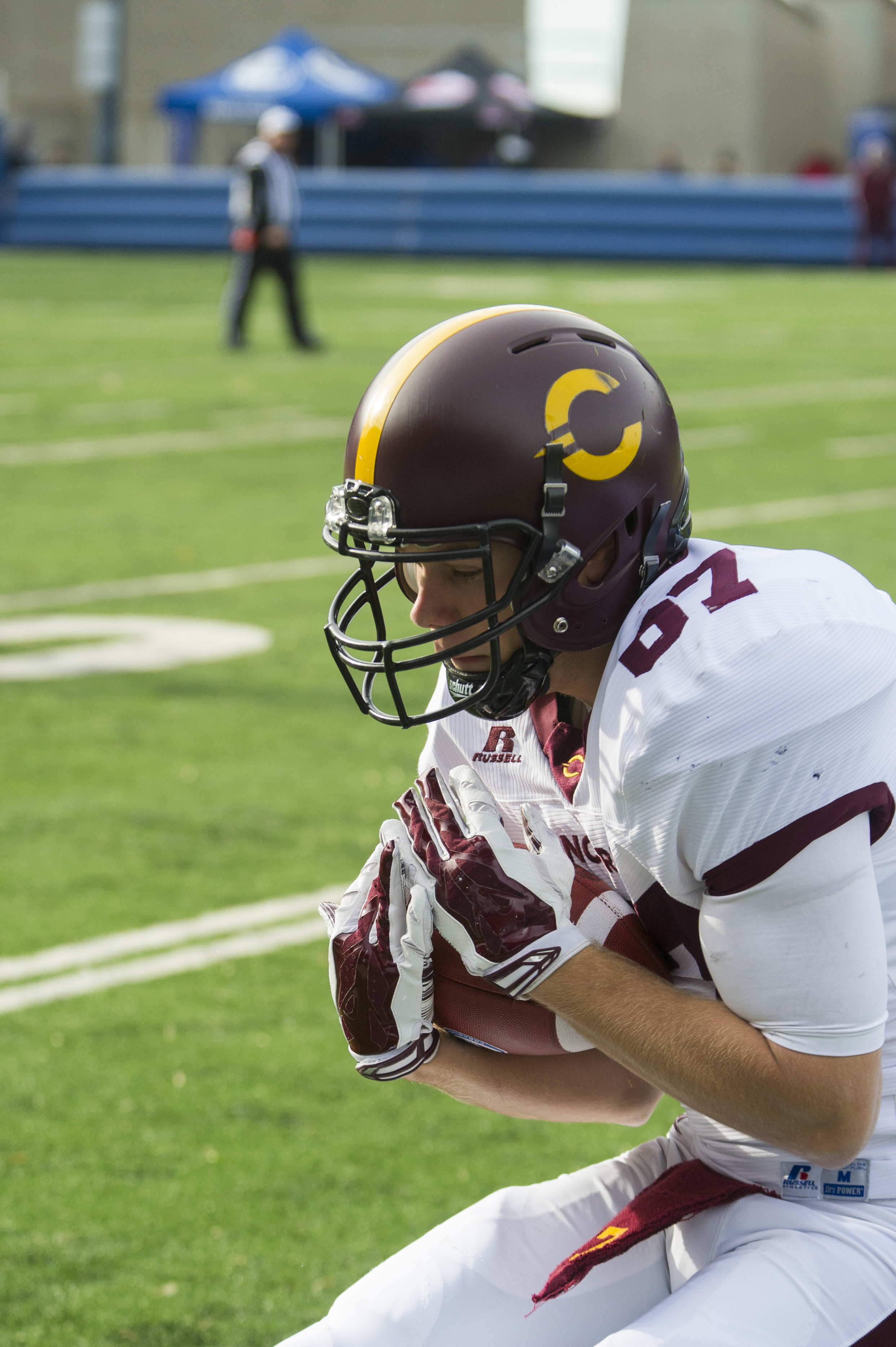 Slotback Anthony Aubry catches a ball near the sideline during Saturday’s game. Photo by Andrej Ivanov.