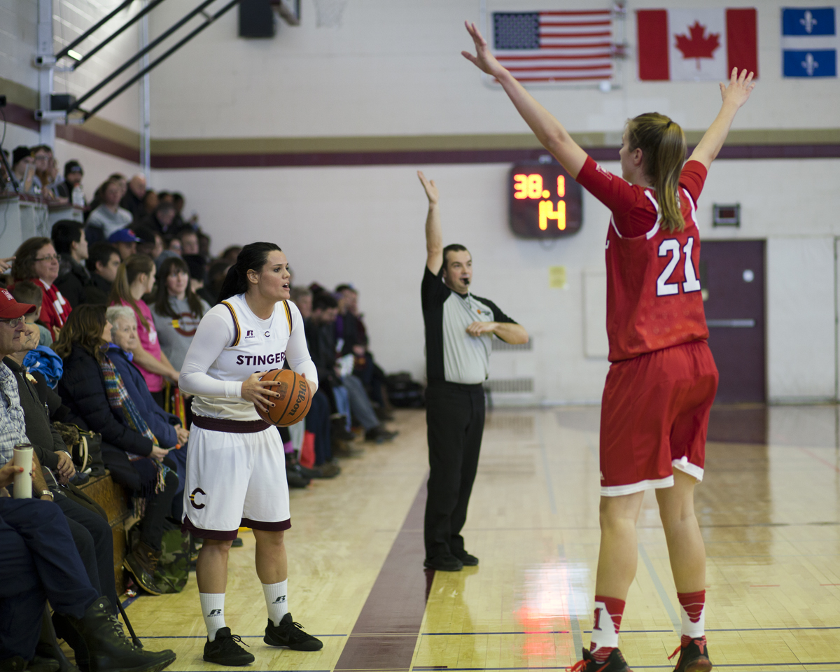 Stingers forward Richelle Gregoire looks to inbound the ball. Photo by Marie-Pierre Savard.